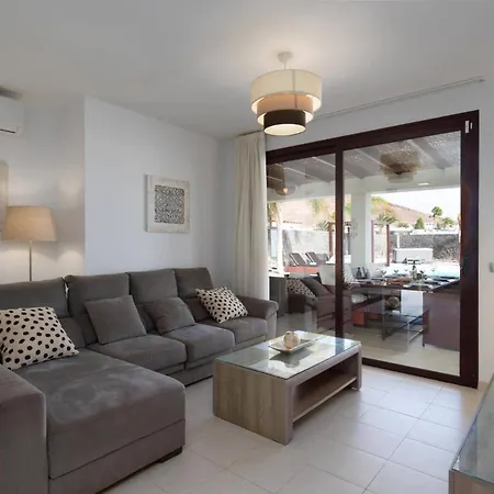 Villa Yanira By *